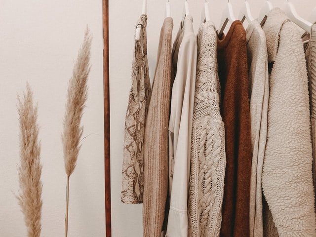 Best tips to declutter and organise your closet, sustainable style decluttering